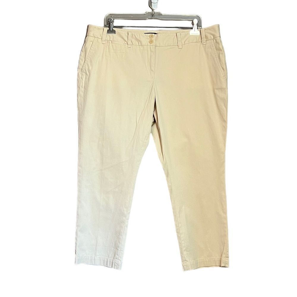 NWT! Talbot cream signature fit capri pants. Size 16WP